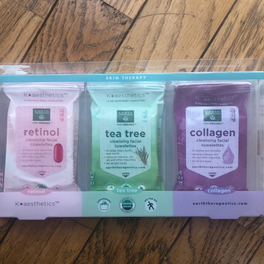 Mini cleansing wipes